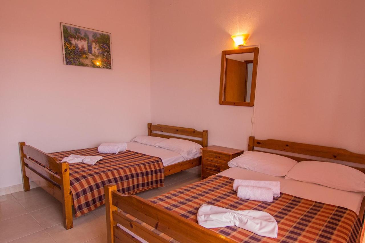 George Laz Rooms Vrasná Eksteriør bilde